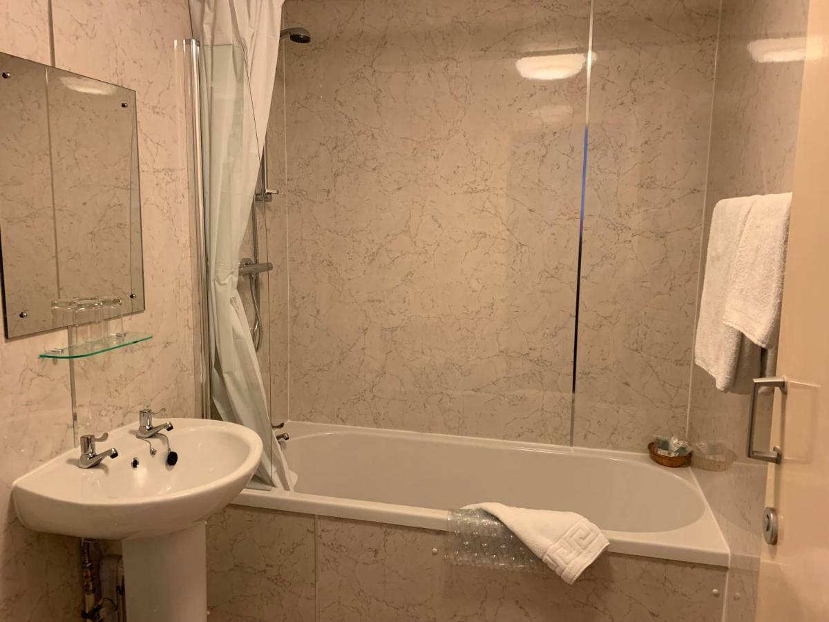 Alexandra Hotel بالاتر المظهر الخارجي الصورة